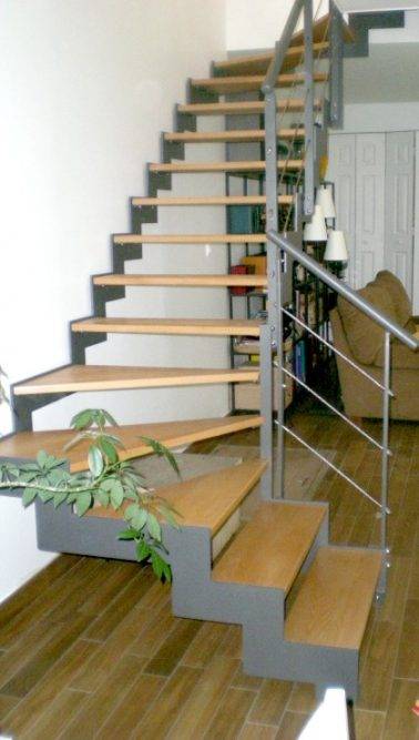 escalier-dangle-378x667.jpg